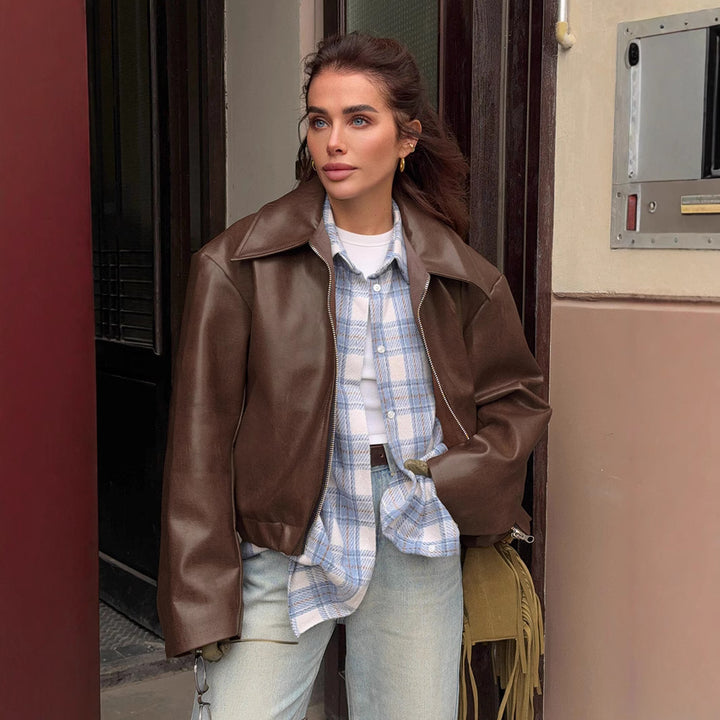 Damer cropped läderjacka med oversized snitt Mirla-Eva Jonsson