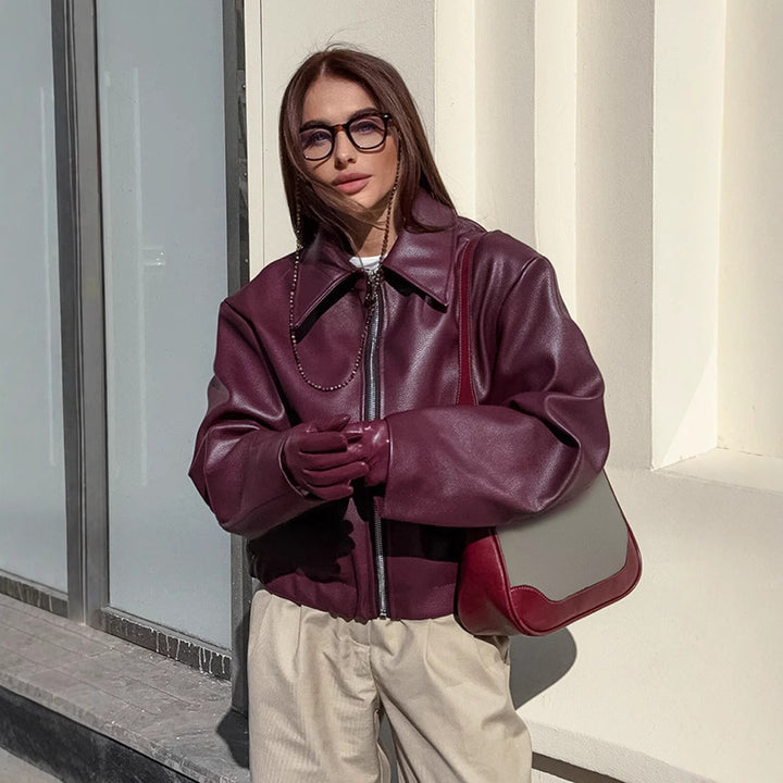 Damer cropped läderjacka med oversized snitt Mirla-Eva Jonsson