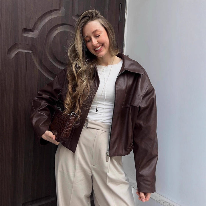 Damer cropped läderjacka med robust krage och praktiska fickor Eva Jonsson-Eva Jonsson