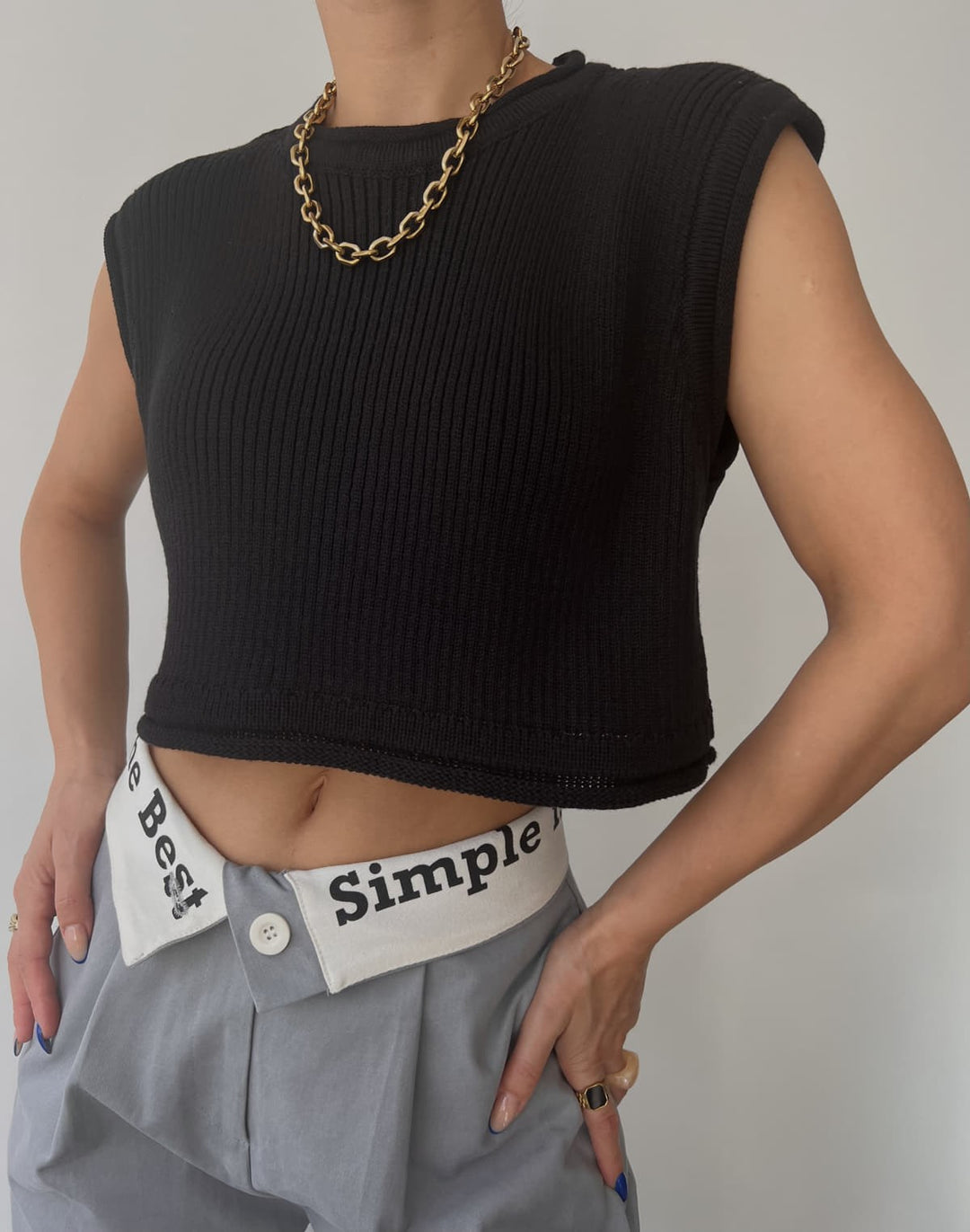 Damer cropped ribbad topp med avslappnad look Mirla-Eva Jonsson