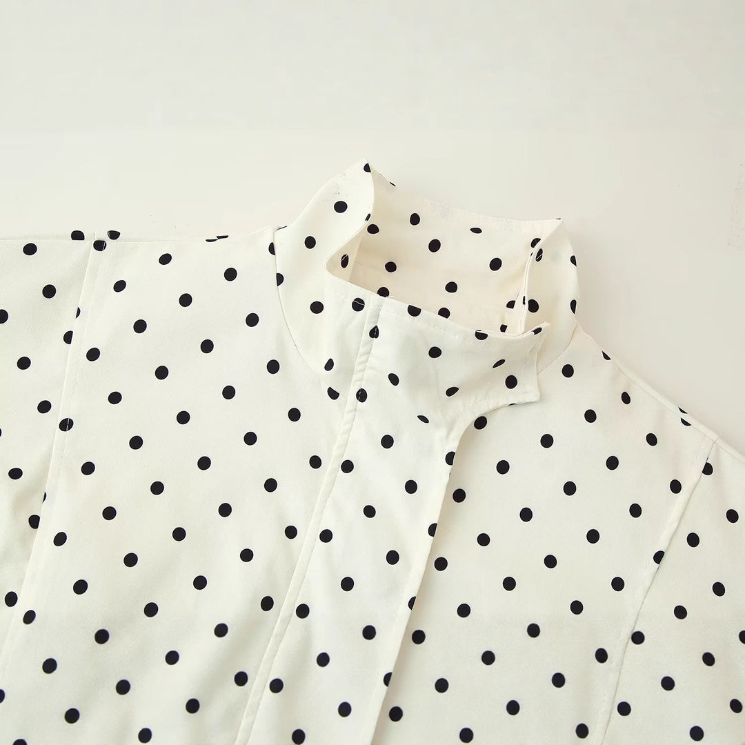 Damer cropped steppjacka med modernt polka-dots-design Mirla-Eva Jonsson