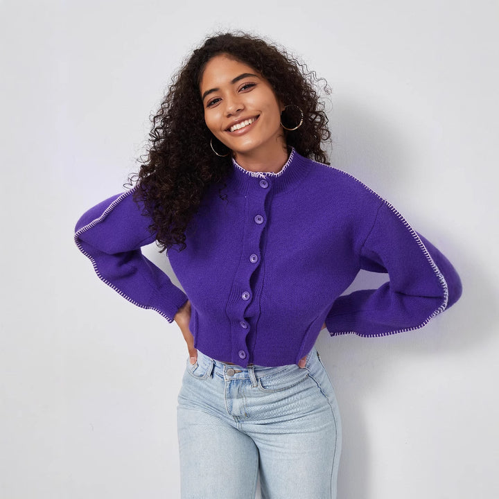 Damer cropped stickad jacka med dekorativa knappar Mirla-Eva Jonsson