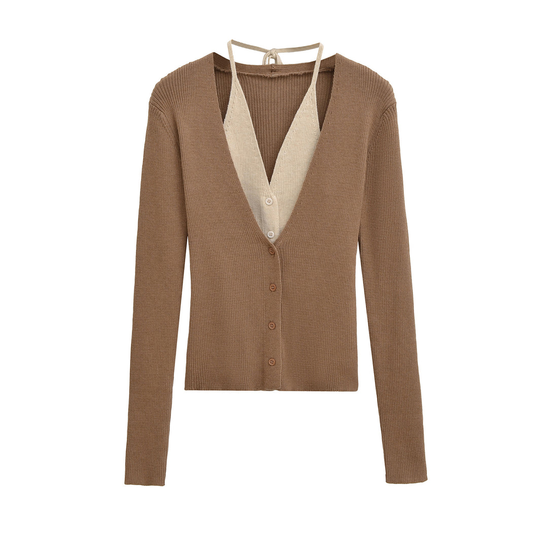 Damer cropped stickad jacka med djup V-ringning och knappdetaljer Mirla-Eva Jonsson