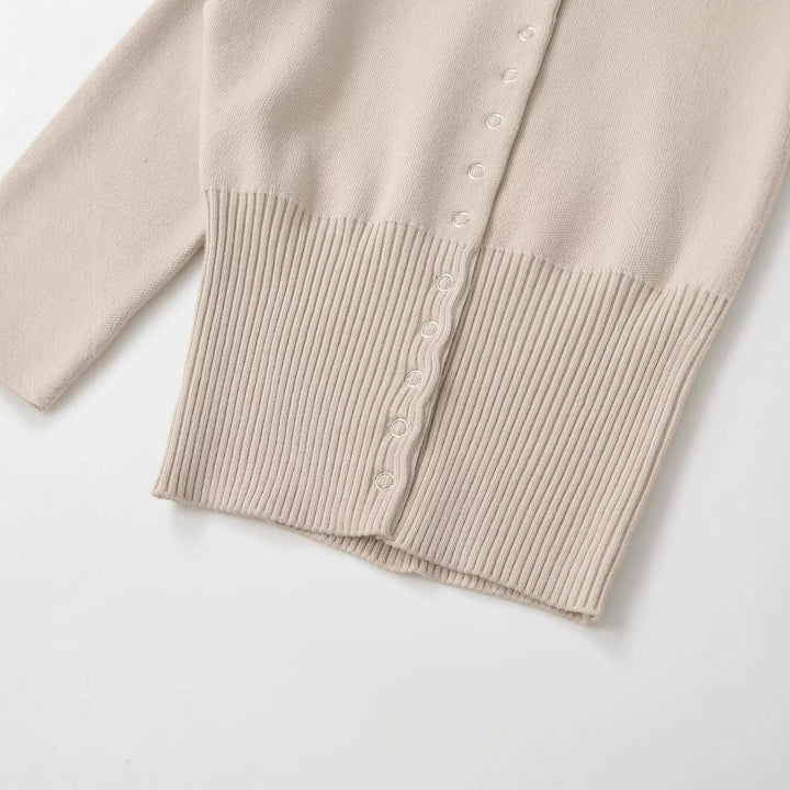 Damer cropped stickad tröja med knapprad och långa ärmar Mirla-Eva Jonsson