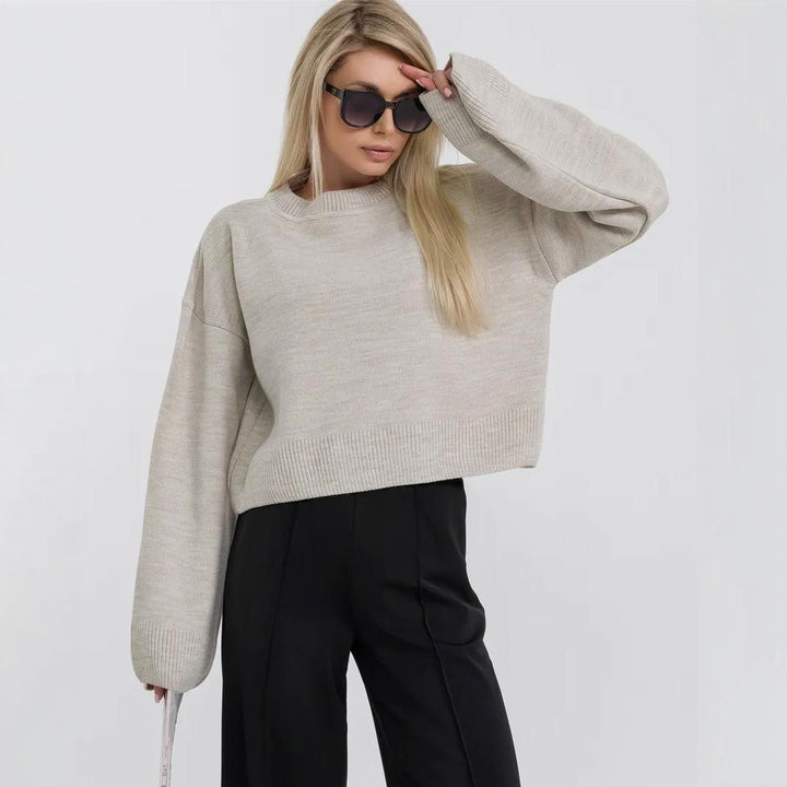 Damer cropped stickad tröja med voluminösa ärmar och rundhalsringning Mirla-Eva Jonsson