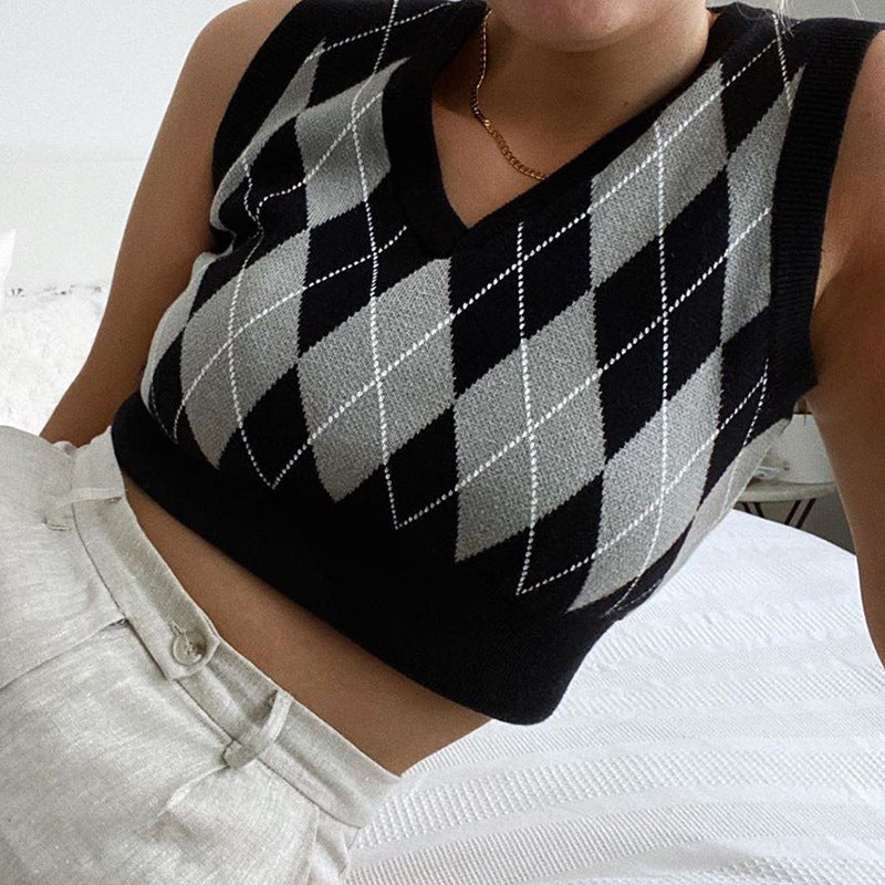 Damer cropped sticktop med modernt rutmönster Mirla-Eva Jonsson
