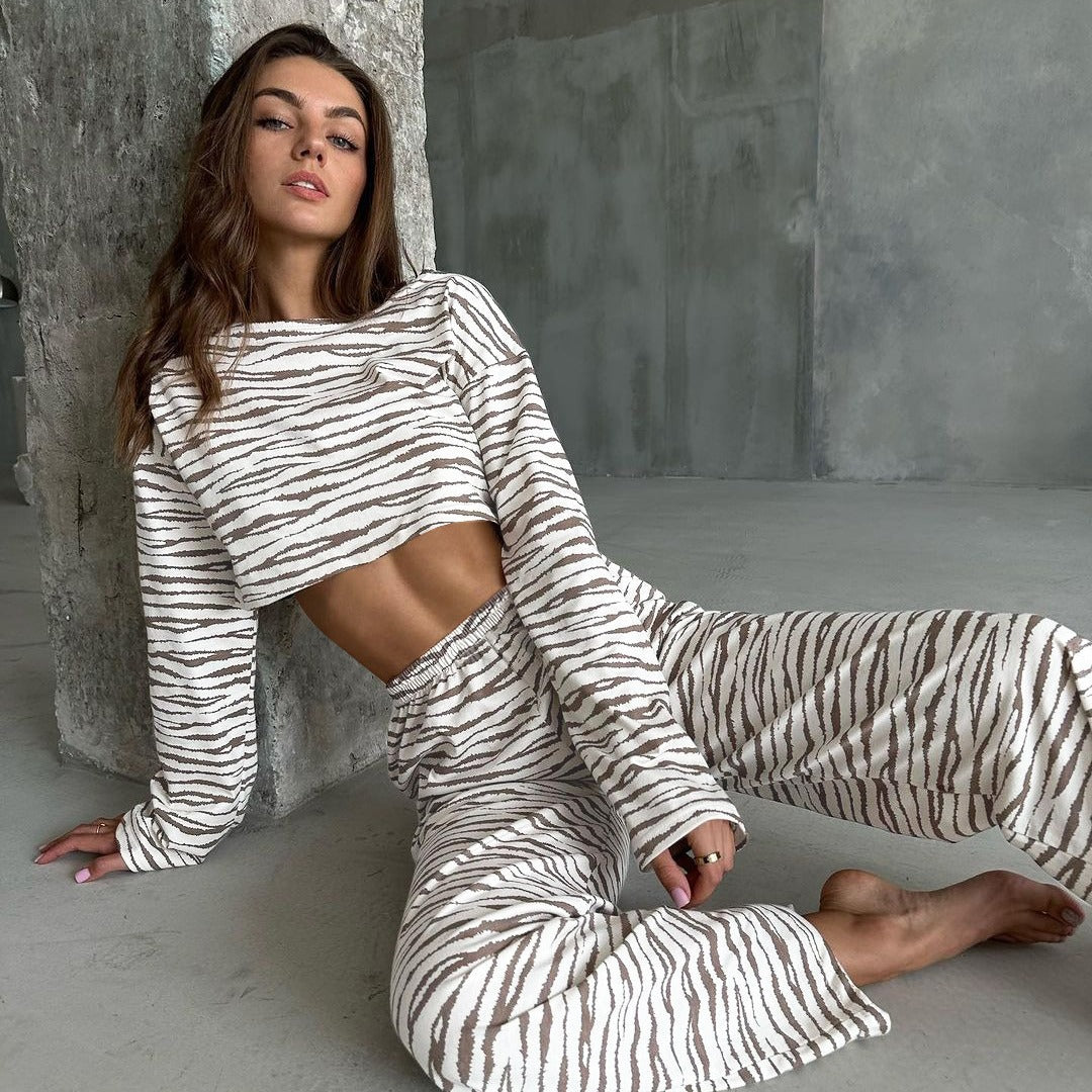 Damer cropped sweatshirt och avslappnad byxset Mirla-Eva Jonsson
