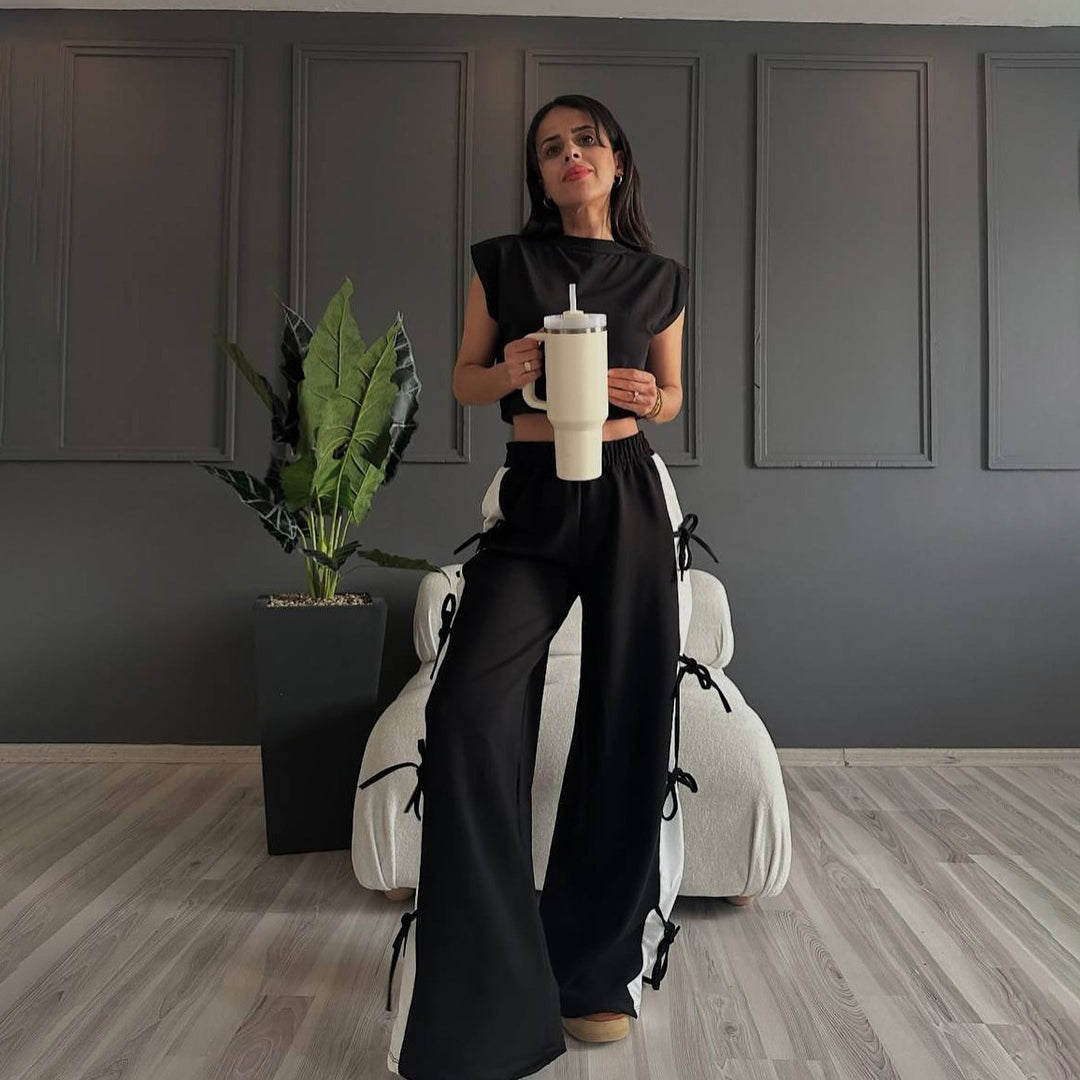 Damer cropped topp med eleganta sidfickor och vid passform Mirla-Eva Jonsson