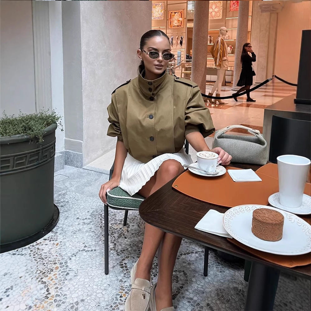 Damer cropped trenchcoat med eleganta knapppdetaljer Mirla-Eva Jonsson