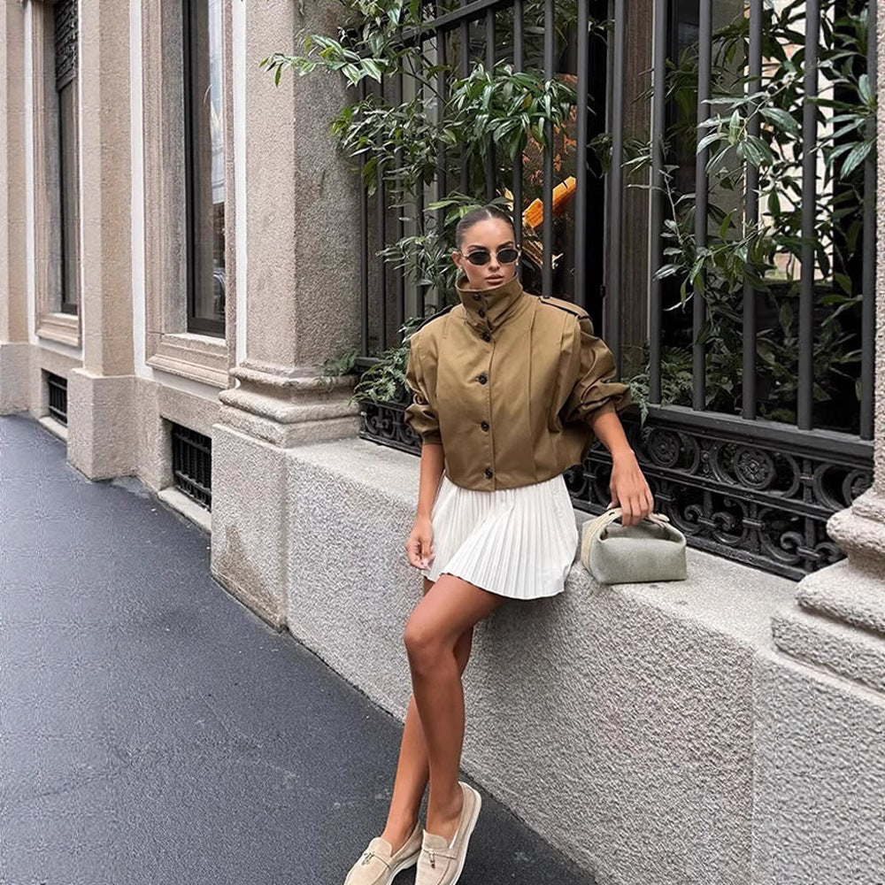 Damer cropped trenchcoat med eleganta knapppdetaljer Mirla-Eva Jonsson