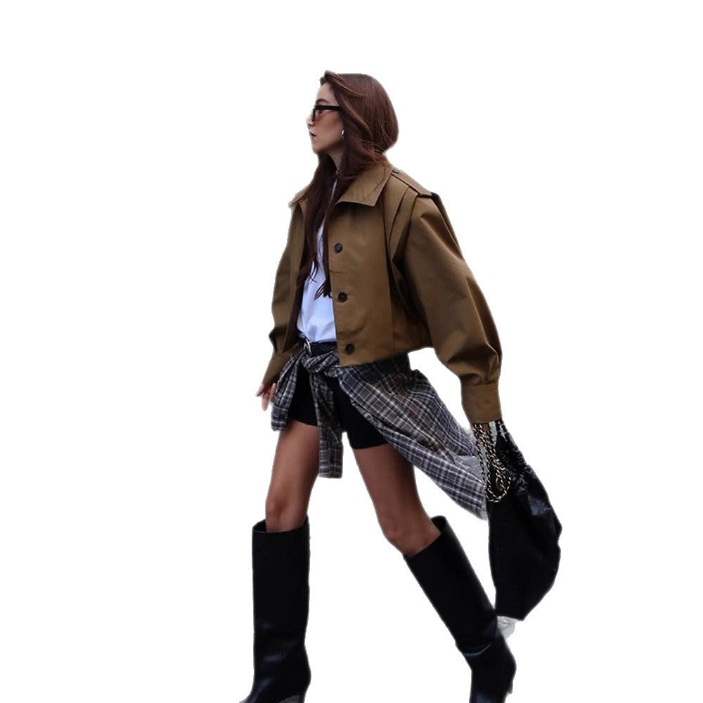 Damer cropped trenchcoat med eleganta knapppdetaljer Mirla-Eva Jonsson