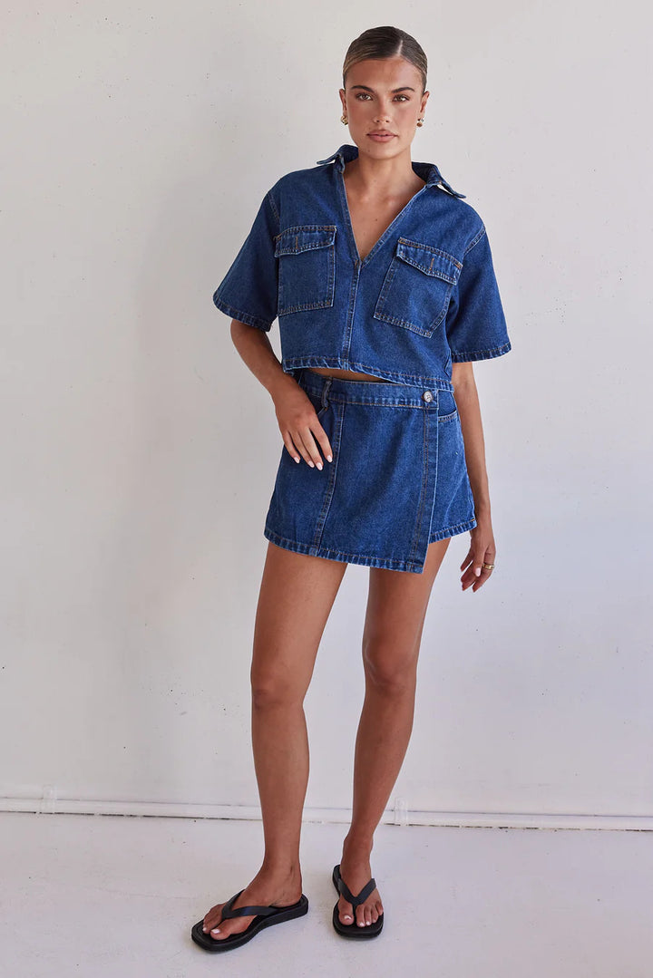 Damer denim-kortjacka med matchande kjol i avslappnad stil Mirla-Eva Jonsson