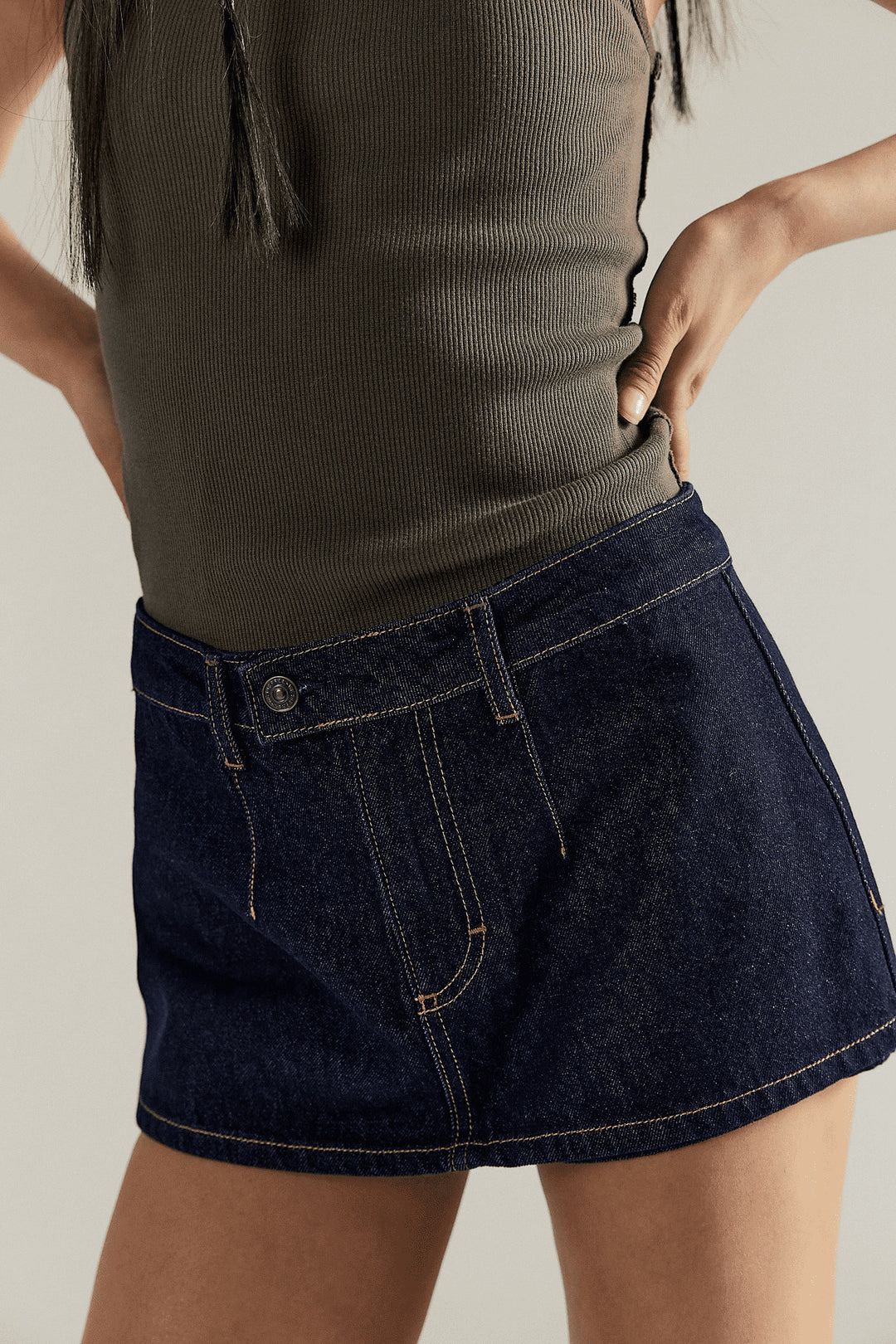 Damer denim-minikjol med fransig nederkant och avslappnad passform Mirla-Eva Jonsson