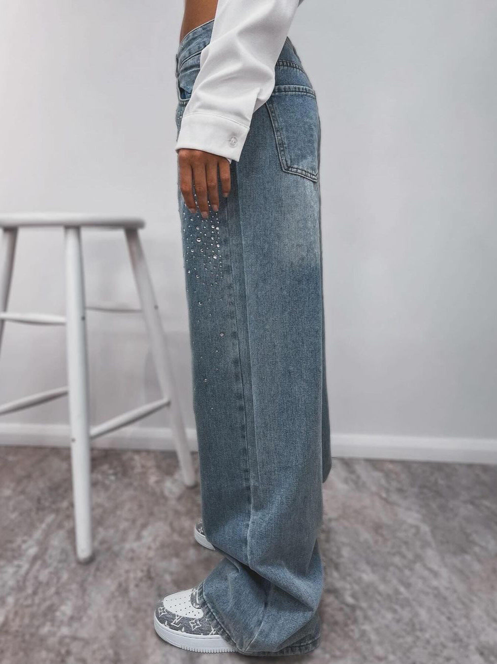 Damer denimbyxor med glittrande strassapplikationer Mirla-Eva Jonsson