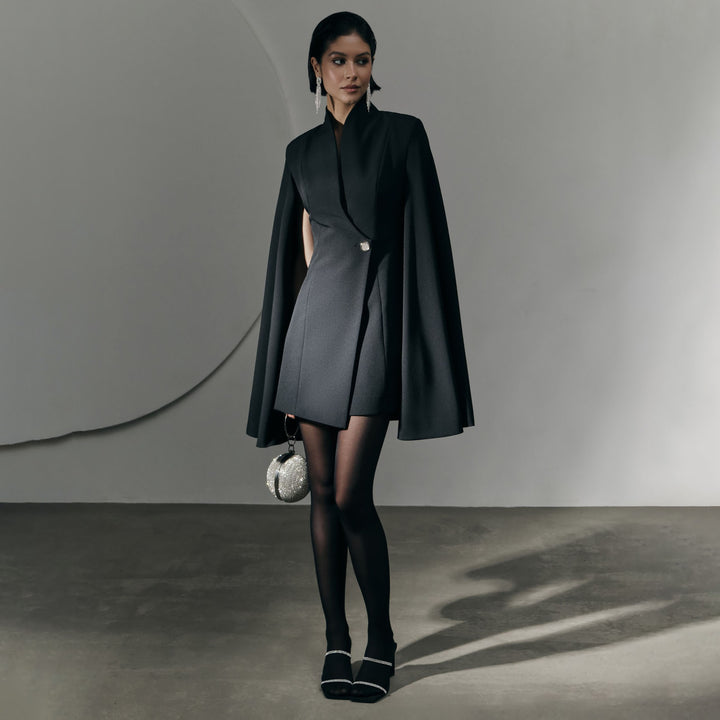 Damer elegant Cape-klänning med fina knapppdetaljer Mirla-Eva Jonsson