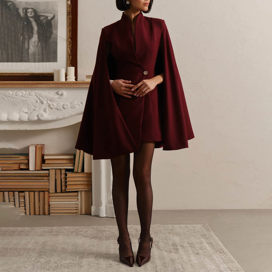 Damer elegant Cape-klänning med fina knapppdetaljer Mirla-Eva Jonsson