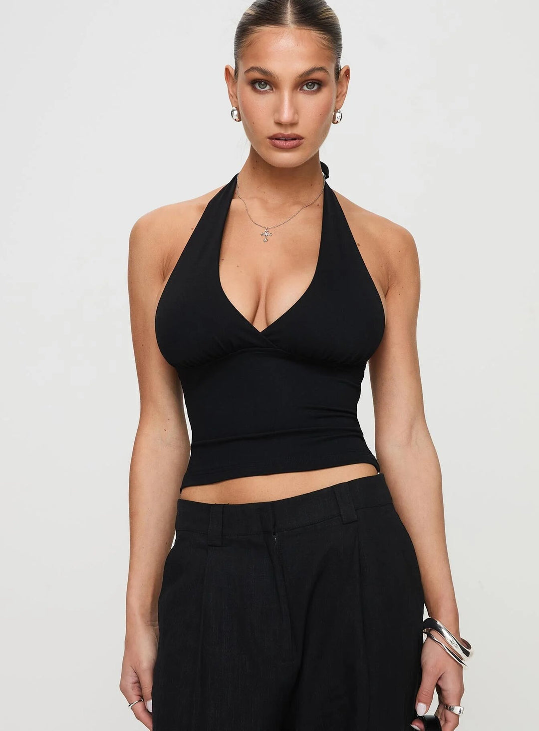 Damer elegant Cropped Top med smakfull V-hals och rynkade detaljer Mirla-Eva Jonsson
