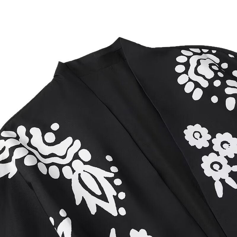 Damer elegant Kimonojacka med blommönster och knytbälte Mirla-Eva Jonsson