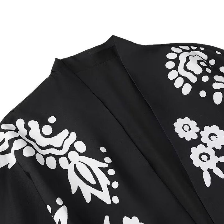 Damer elegant Kimonojacka med blommönster och knytbälte Mirla-Eva Jonsson