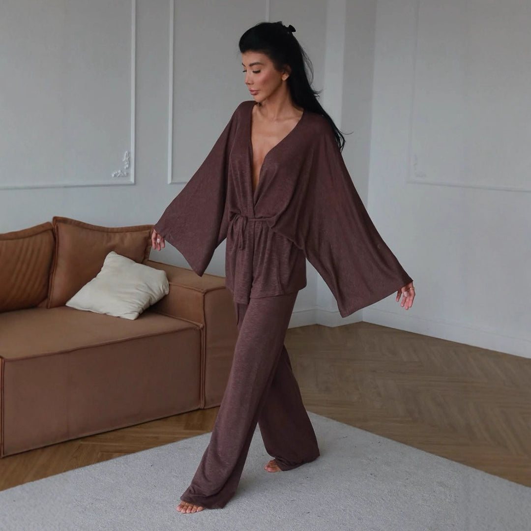 Damer elegant Lounge-set med lätt utsvängda ärmar och midjejusterbart bälte Mirla-Eva Jonsson
