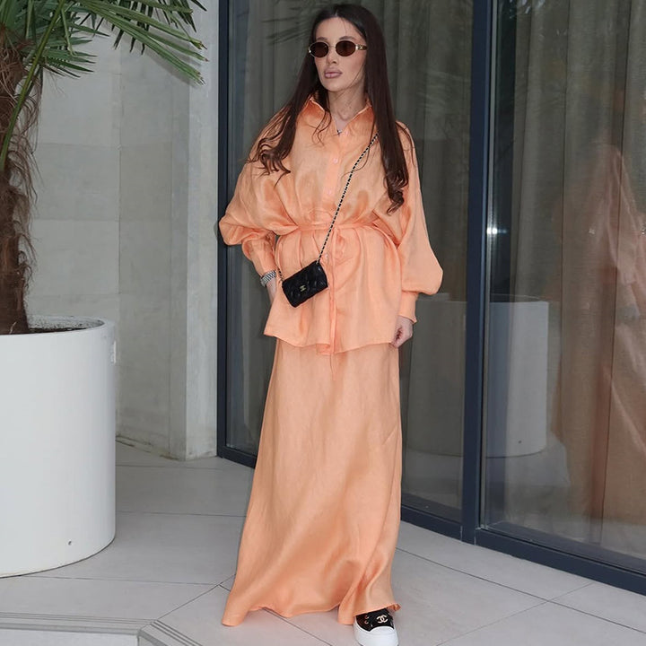 Damer elegant Maxi-kjolset med avslappnad blus och knytbälte Mirla-Eva Jonsson