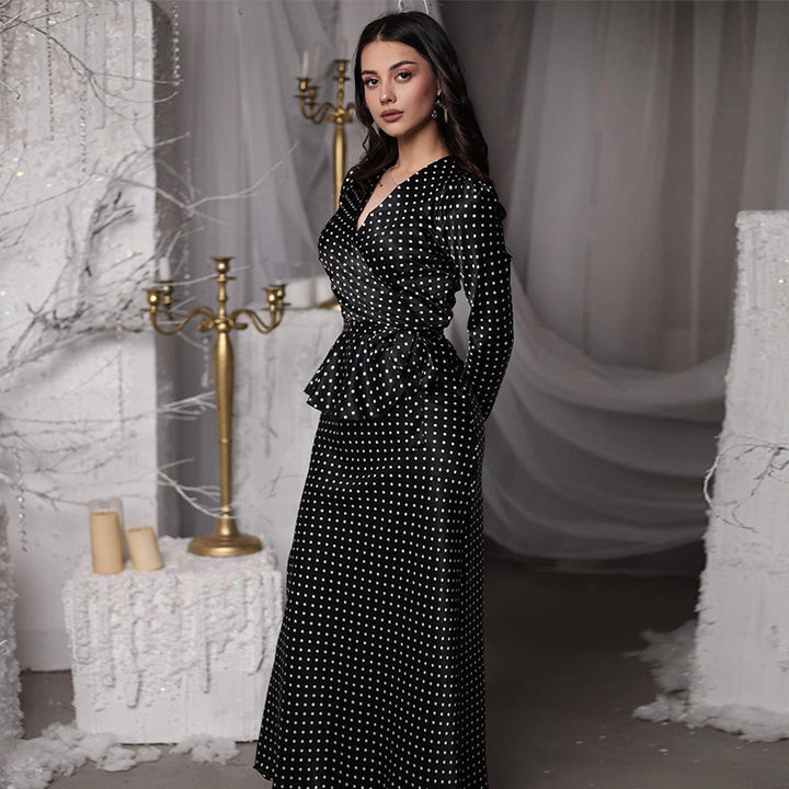 Damer elegant Maxi-klänning med djup V-ringning och figursydd design Mirla-Eva Jonsson