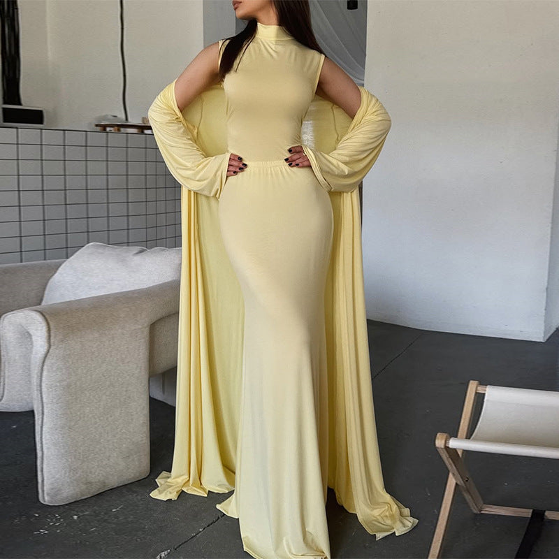 Damer elegant Maxi klänning med vid cape och långa ärmar Mirla-Eva Jonsson