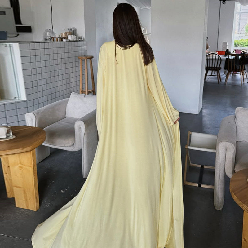 Damer elegant Maxi klänning med vid cape och långa ärmar Mirla-Eva Jonsson