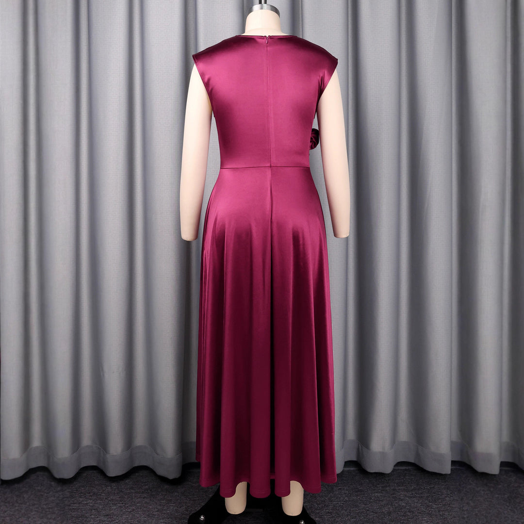 Damer elegant Maxiklänning med asymmetrisk slits och blomsteraccent Mirla-Eva Jonsson