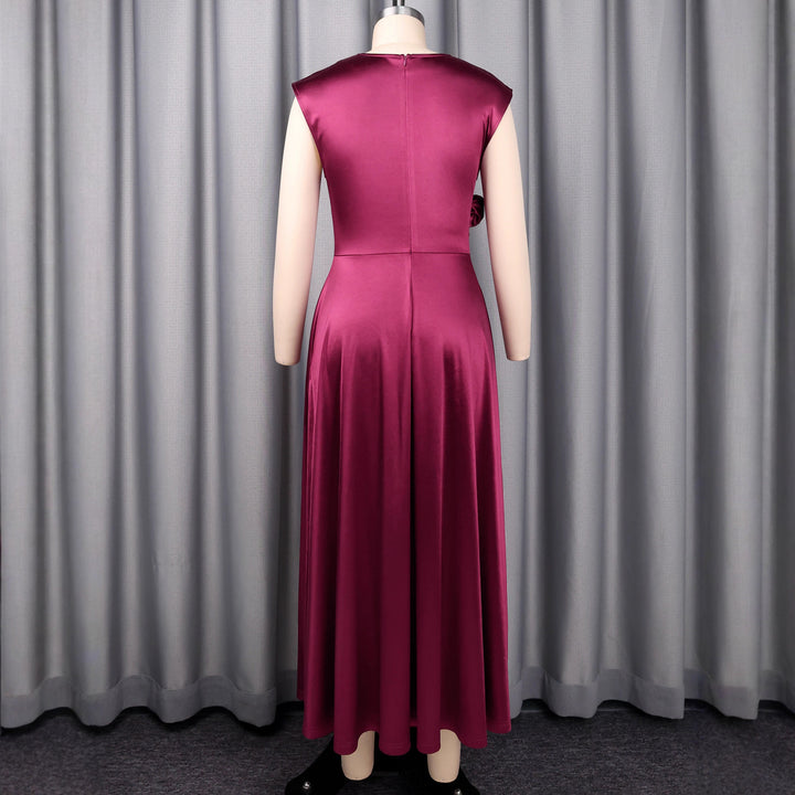 Damer elegant Maxiklänning med asymmetrisk slits och blomsteraccent Mirla-Eva Jonsson
