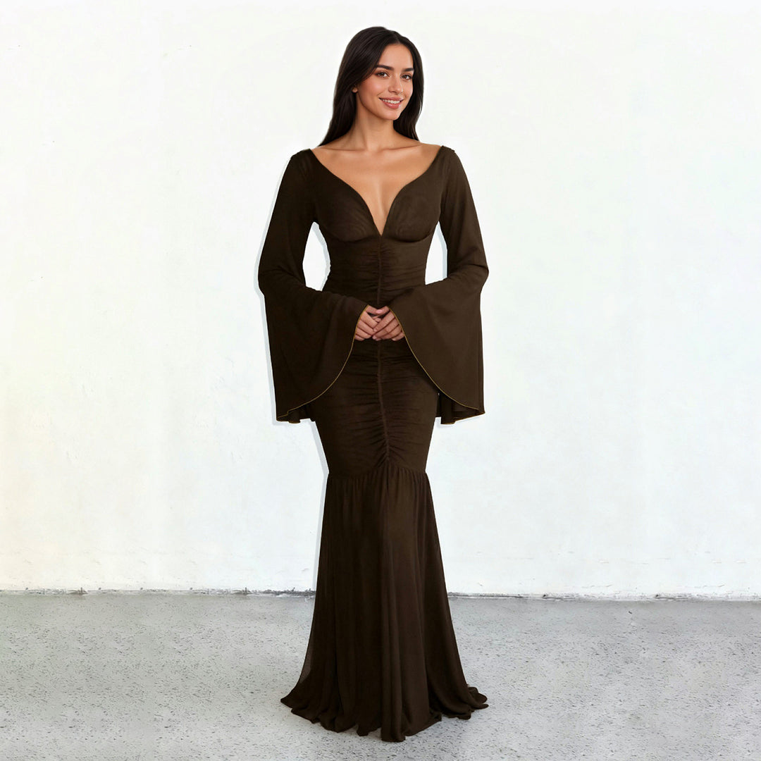 Damer elegant Maxiklänning med generösa trumpetärmar och raffinerad cut-out Mirla-Eva Jonsson
