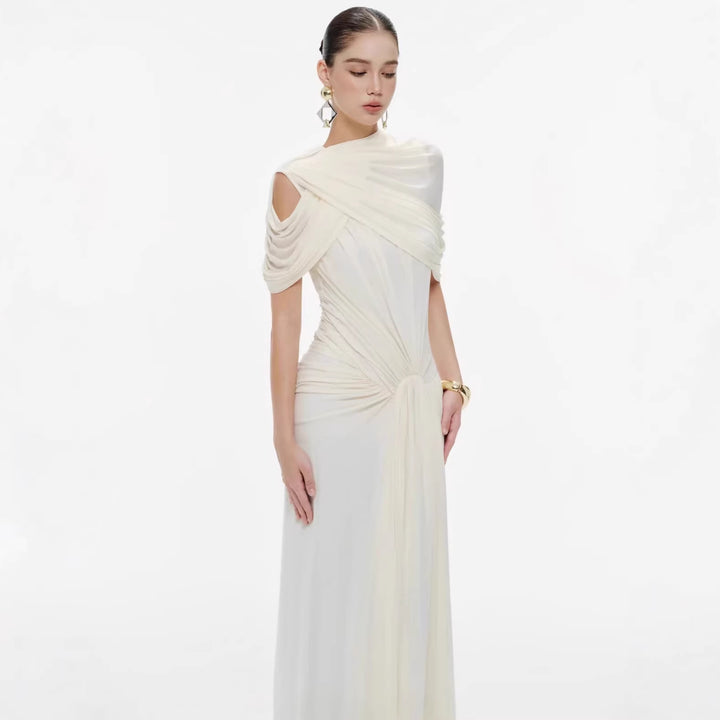 Damer elegant Maxiklänning med innovativa draperingsdetaljer och asymmetrisk överdel Mirla-Eva Jonsson