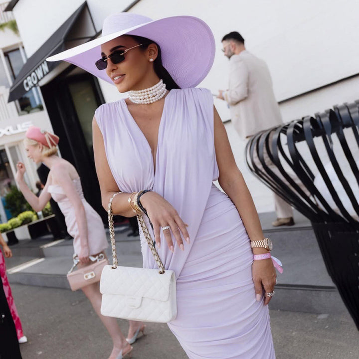 Damer elegant Maxiklänning med raffinera omslagsdesign och volangdetaljer Mirla-Eva Jonsson