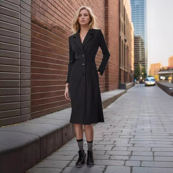 Damer elegant Midiklänning med figursydd skärning och dekorativa knappar Mirla-Eva Jonsson