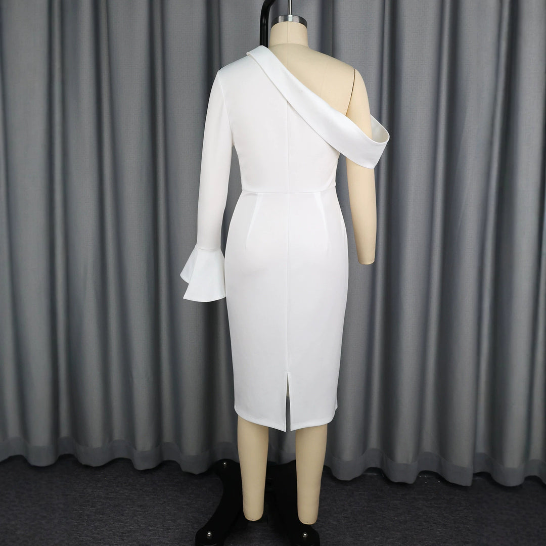 Damer elegant One-Shoulder klänning med dekorativa knapppdetaljer Mirla-Eva Jonsson