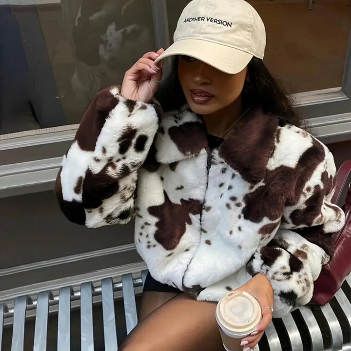 Damer elegant Oversized-pälsjacka med djurdesign Mirla-Eva Jonsson