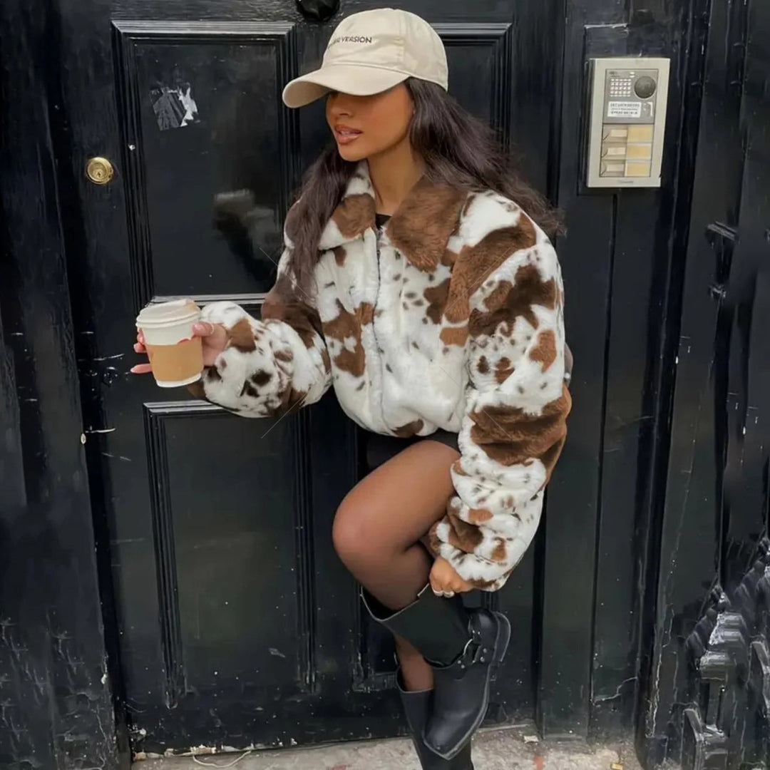 Damer elegant Oversized-pälsjacka med djurdesign Mirla-Eva Jonsson