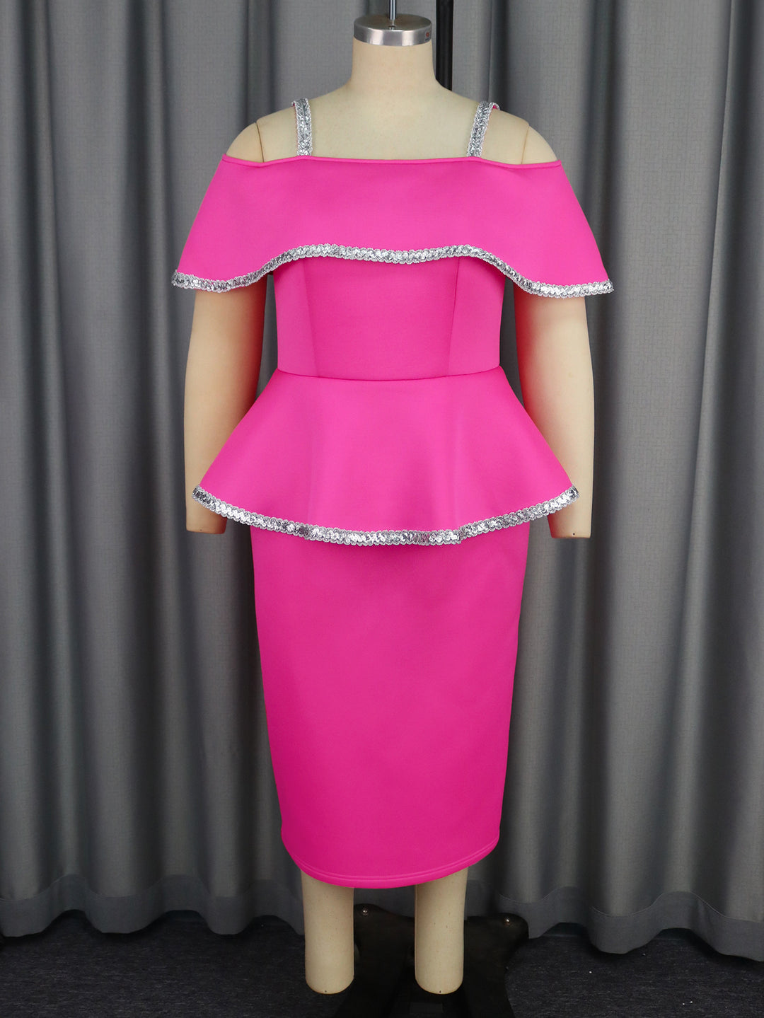 Damer elegant Peplum-klänning med off-shoulder design och glittrande detaljer Mirla-Eva Jonsson
