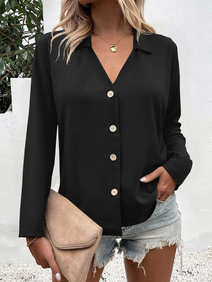 Damer elegant V-utsnitt blus med knappdetaljer Mirla-Eva Jonsson