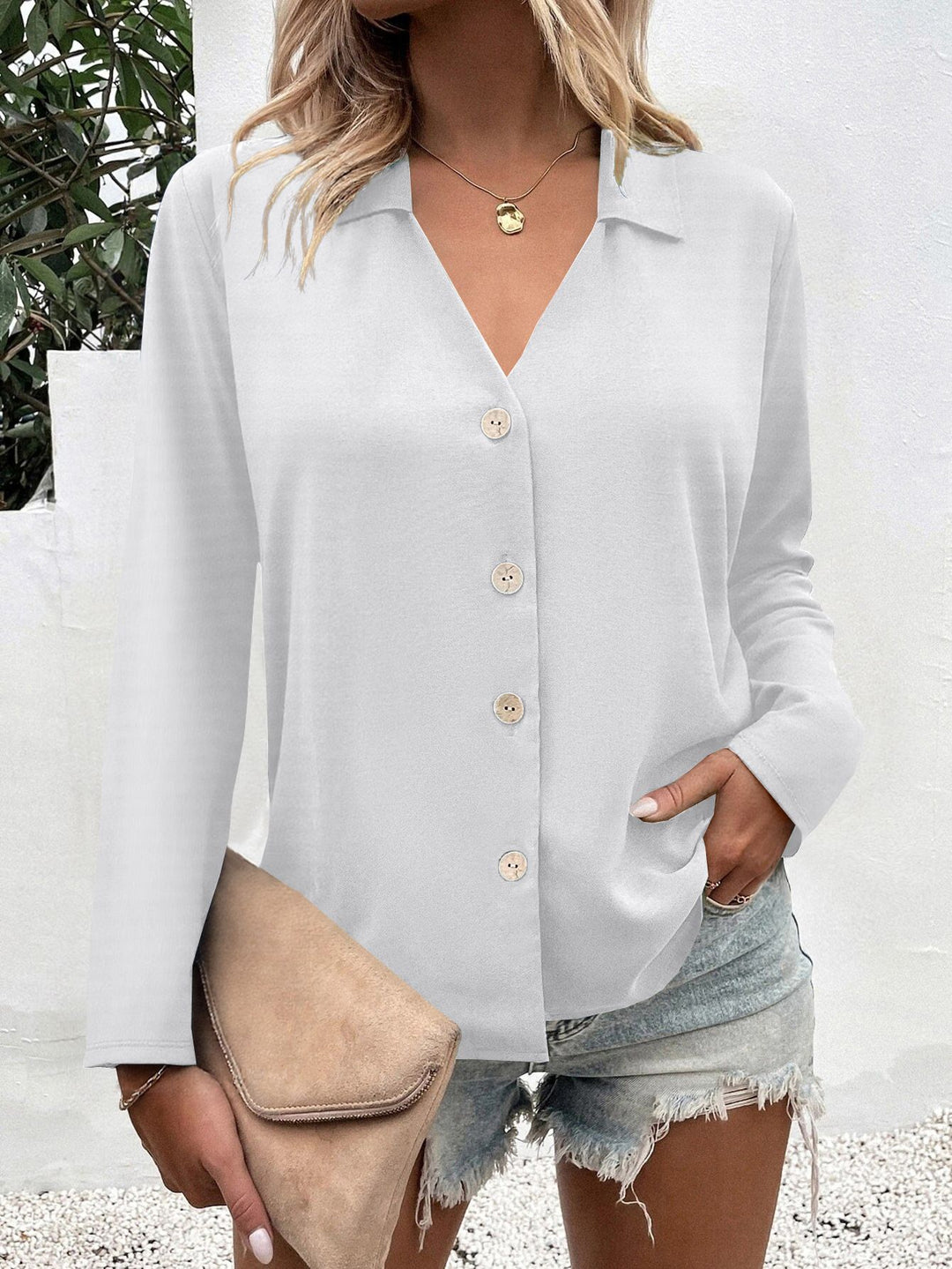 Damer elegant V-utsnitt blus med knappdetaljer Mirla-Eva Jonsson