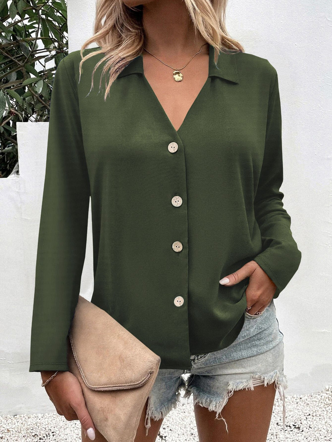Damer elegant V-utsnitt blus med knappdetaljer Mirla-Eva Jonsson