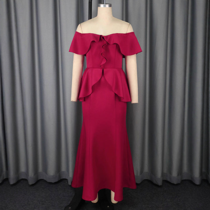 Damer elegant aftenkjole med skulderfri design og voluminøs kant Mirla-Eva Jonsson