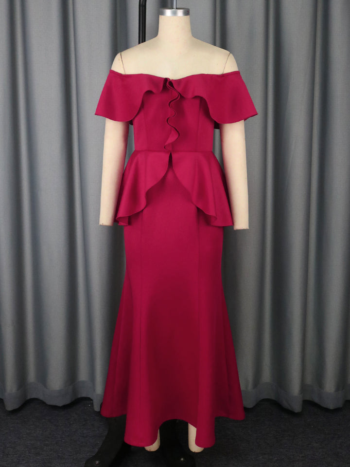 Damer elegant aftenkjole med skulderfri design og voluminøs kant Mirla-Eva Jonsson