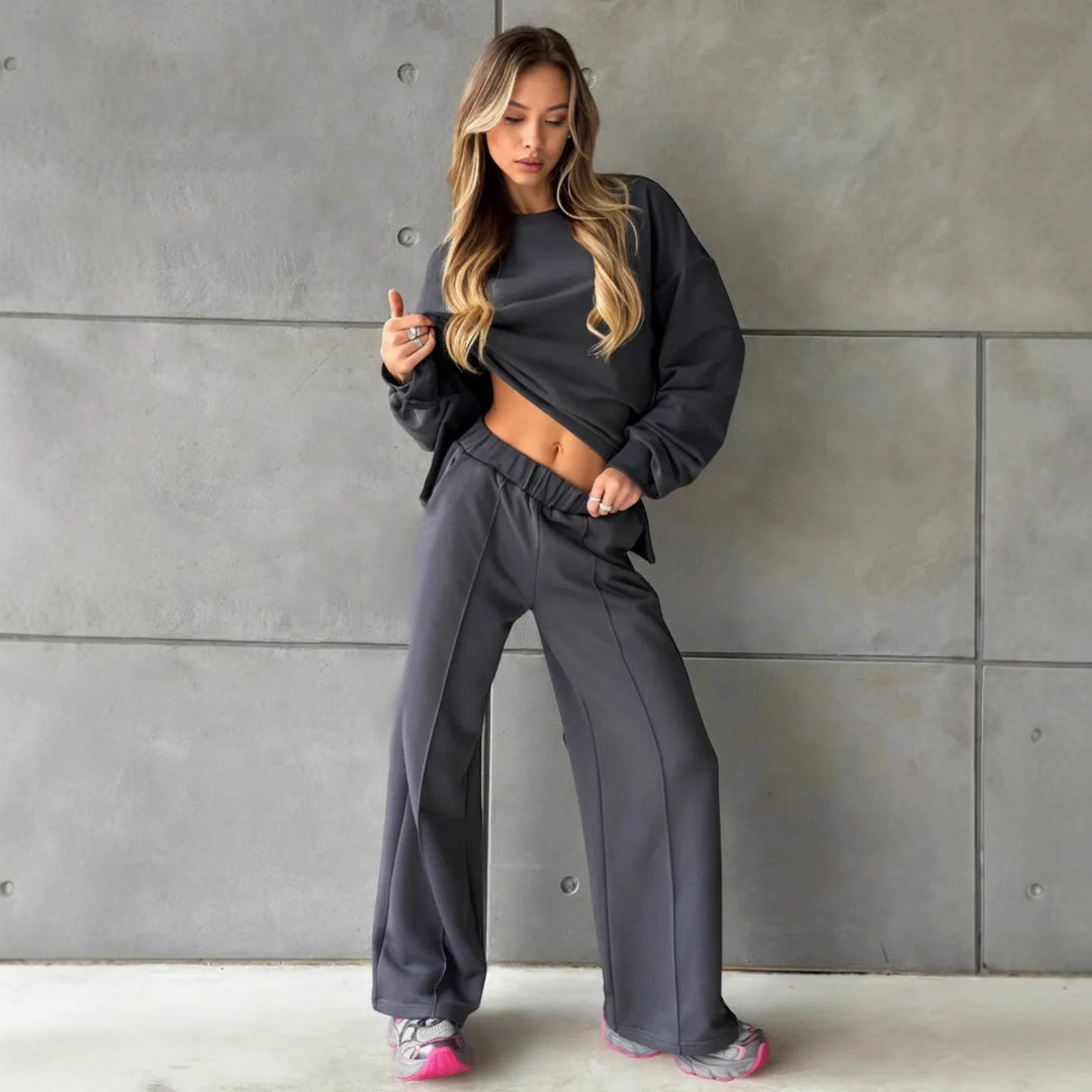 Damer elegant, avslappnad tvådelad outfit med vida byxor och oversized sweatshirt Mirla-Eva Jonsson