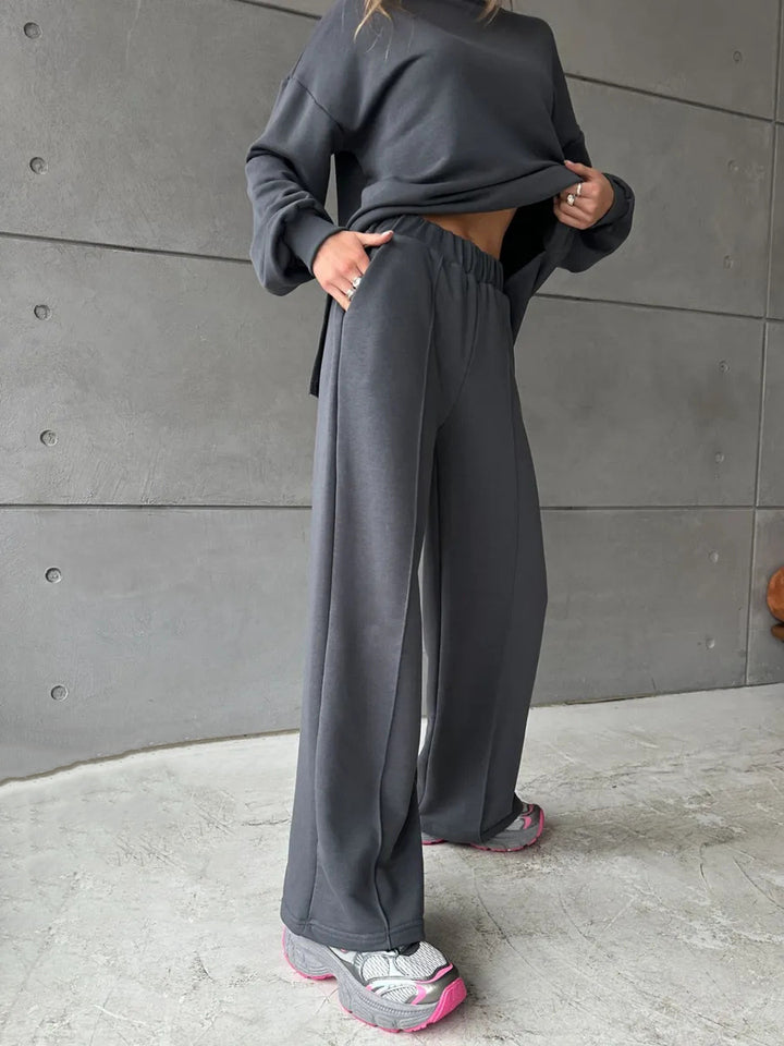 Damer elegant, avslappnad tvådelad outfit med vida byxor och oversized sweatshirt Mirla-Eva Jonsson