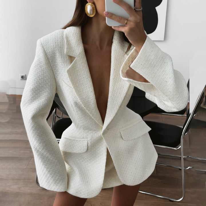 Damer elegant blazer-klänning-kombination med figursydd skärning och guld kedja Eva Jonsson-Eva Jonsson