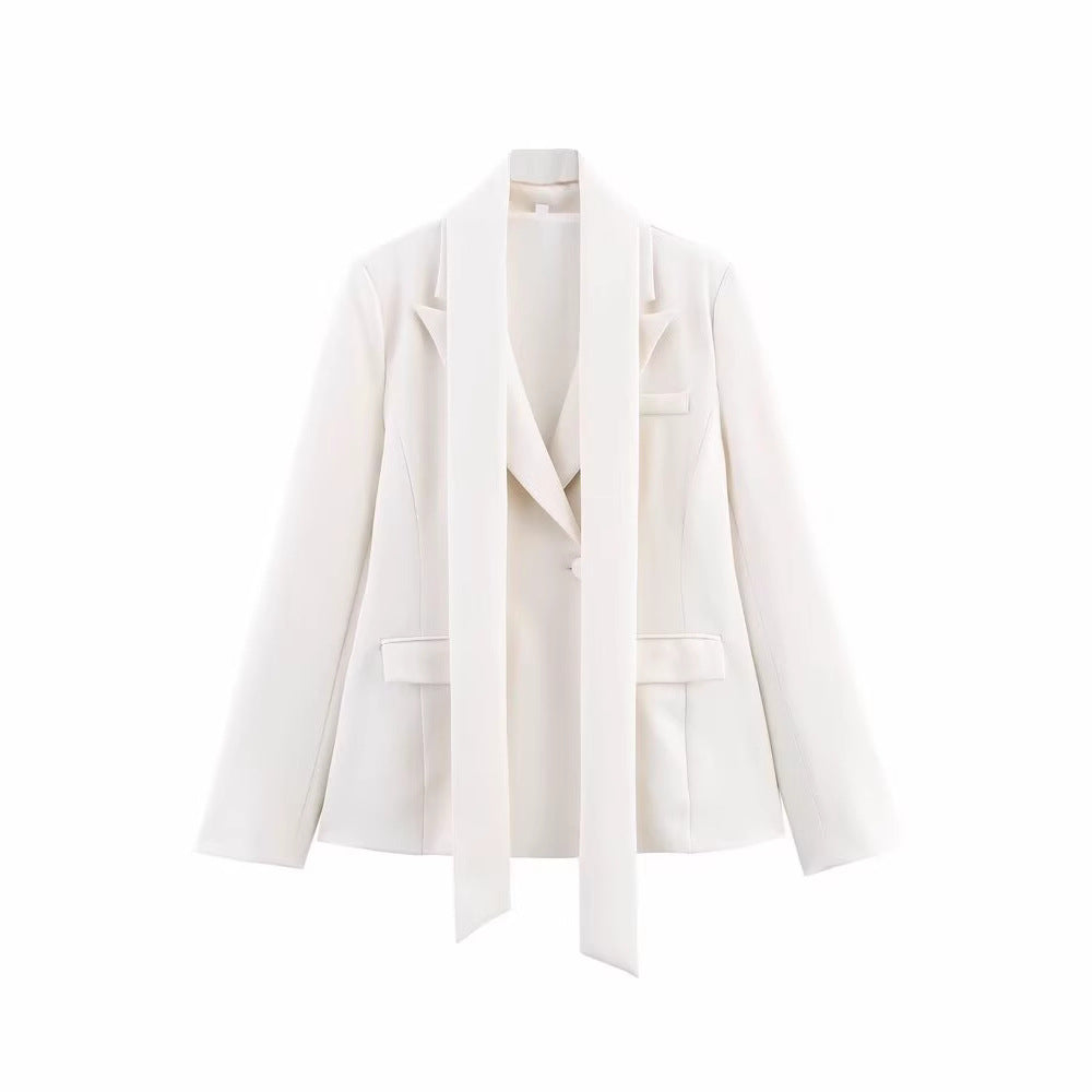 Damer elegant blazer med avtagbar krage och dekorativt knytskärp Mirla-Eva Jonsson