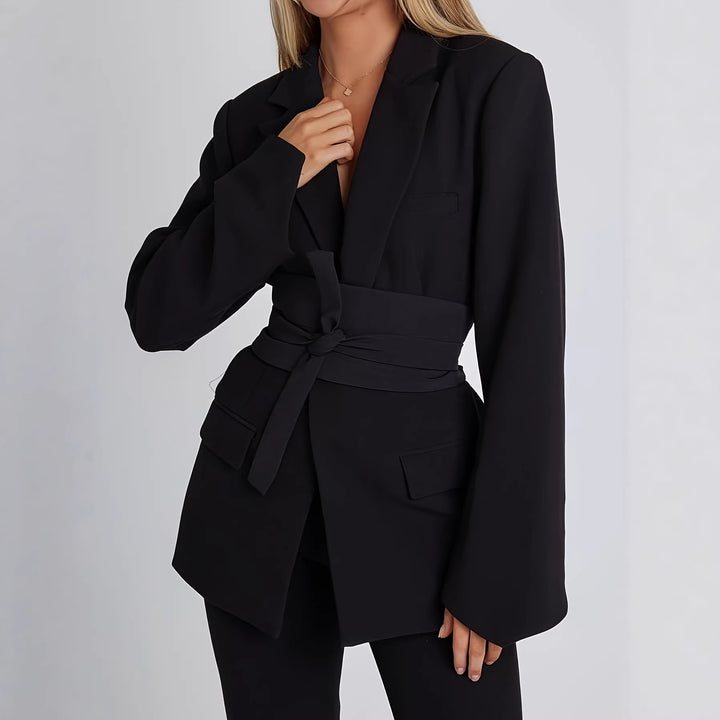 Damer elegant blazer med figursydd passform och praktisk bälte Mirla-Eva Jonsson