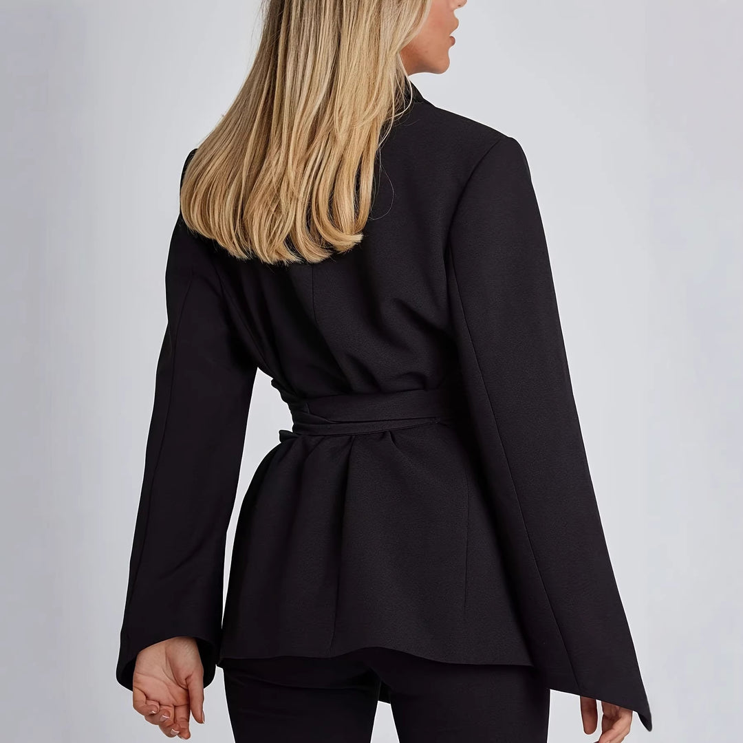 Damer elegant blazer med figursydd passform och praktisk bälte Mirla-Eva Jonsson