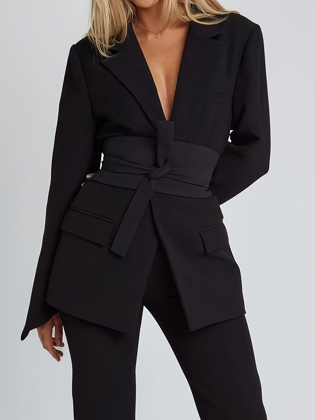 Damer elegant blazer med figursydd passform och praktisk bälte Mirla-Eva Jonsson